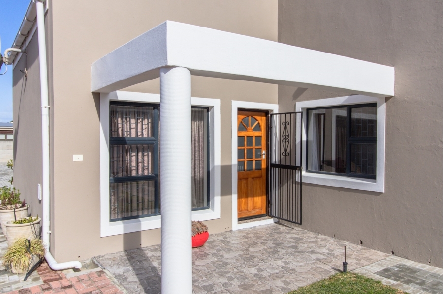 3 Bedroom Property for Sale in Franskraal Western Cape